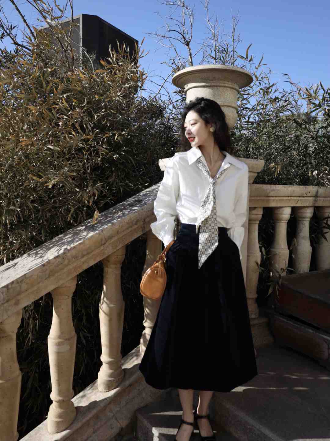 牛仔衬衫|别老穿烂大街的牛仔衬衫了,早春选择这“三款”,精致又洋气