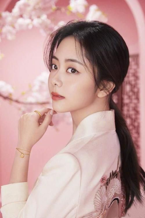 秃头|女人扎马尾时少犯这3个“错误”!不仅显脸大,还极易发际线后移