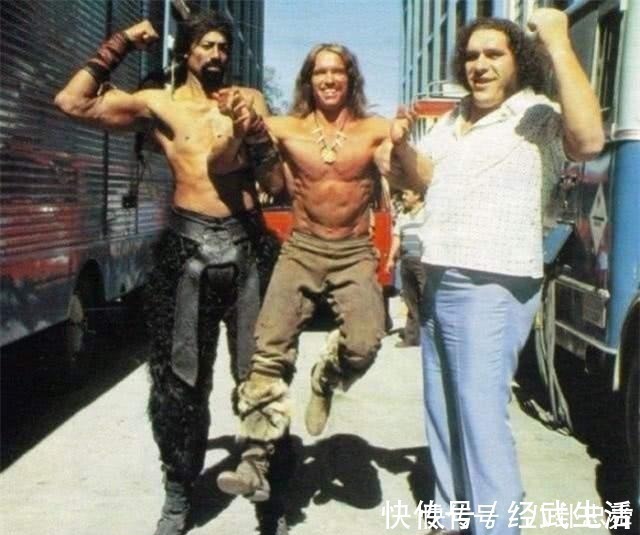 wwe|世上酒量最大的巨人,1小时能喝108瓶啤酒,死后骨灰重15斤