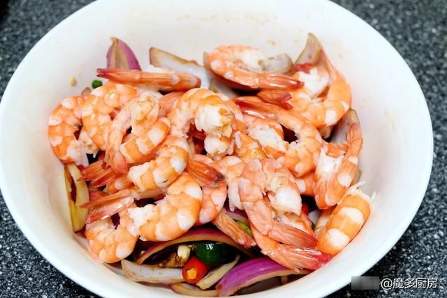 家宴|一斤虾做一盘菜，营养美味做法简单，可以列入中秋家宴菜单了