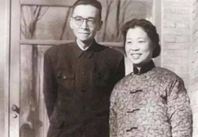 众人|梁思成和林徽因夫妻情深,为何要不顾众人反对娶了林洙呢?