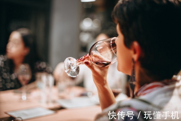 心绞痛|新研究发现:适度饮酒可能与心血管疾病患者的心脏病发作和死亡风险降低有关