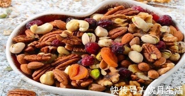 亚麻酸|这些坚果再贵也要吃，坚持一个月好处多多，为了健康吃了也不亏