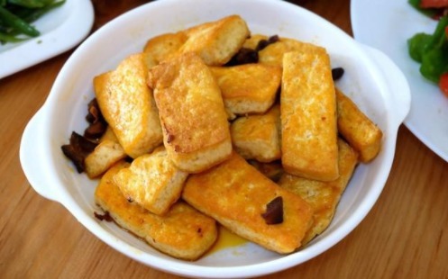 六菜一汤的午餐,简单的家常菜,吃的舒心又舒服!