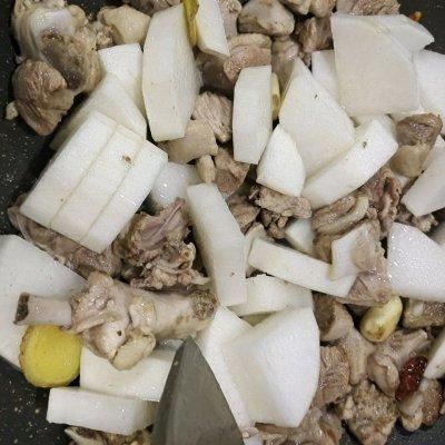 萝卜闷鸭|连汤汁都下饭的萝卜闷鸭这样做，秒变米饭杀手