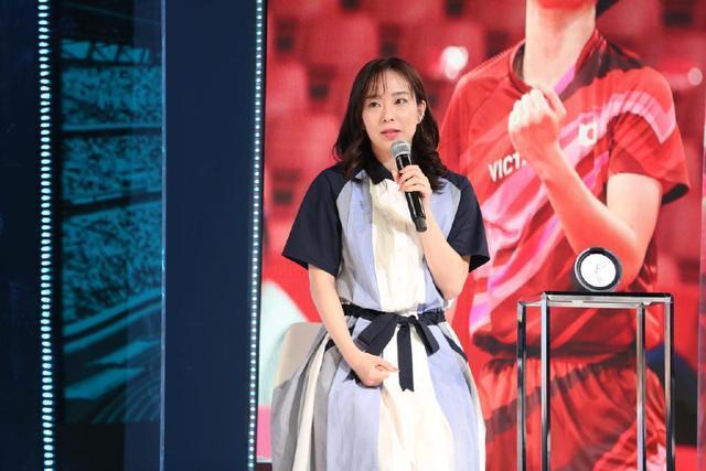 中国队|日乒女神隔空比美!21岁伊藤一脸婴儿肥,石川佳纯穿连衣裙很淑女