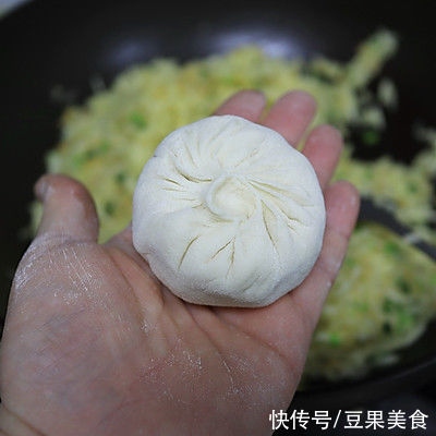 学会在家做南瓜虾皮包子两吃，再也不用出门买了