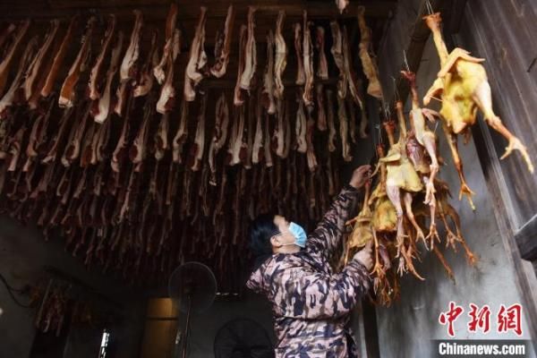  风肉|湖南衡东民众喜挂风肉晒人间烟火味