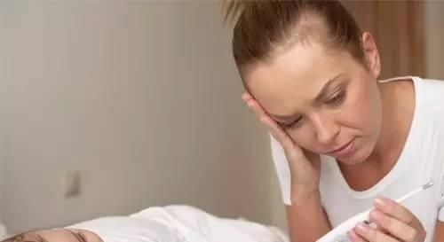 衣物|宝宝发烧会把大脑烧坏儿科医生除知道送医院,这些常识也需知