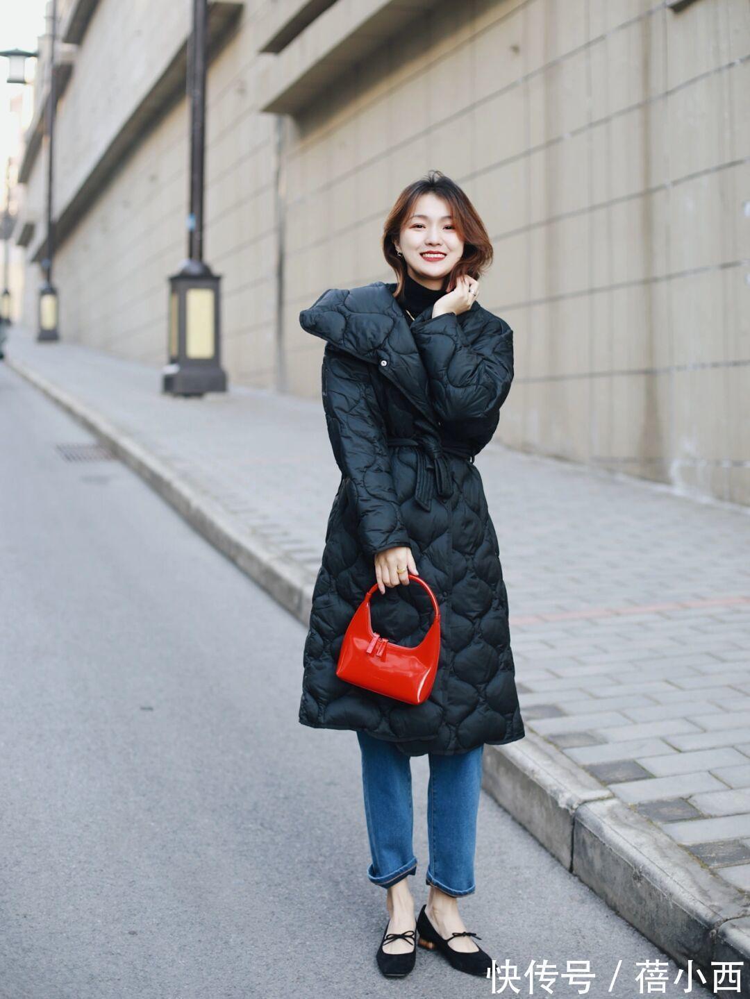 烟灰色|“长羽绒服”的高阶穿法来了,冬季选这4个颜色,显得年轻又优雅