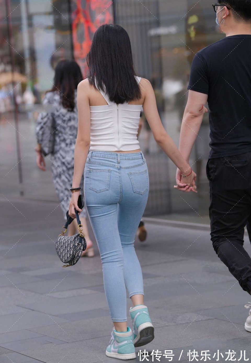 抗过敏性|越看越有味道的辣妈,身材干瘦不显胖,越看越有富贵阔太味