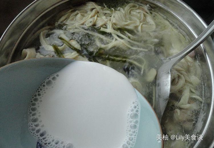  装盘备用|冬天不喝这碗汤可惜了，一大碗下肚暖胃又暖身，还补钙、增强体质