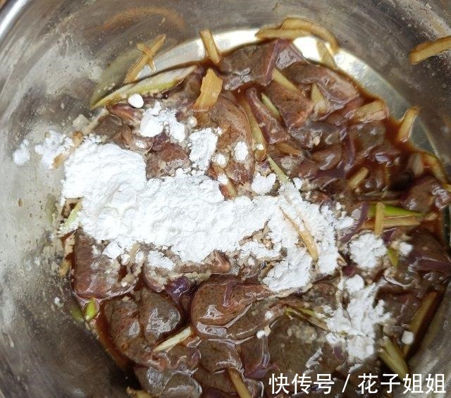 爆炒猪肝|泡椒爆炒猪肝,香嫩可口,美味下饭!