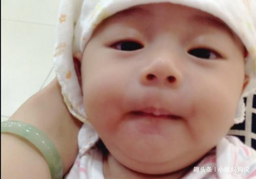 纸尿裤|不要怪孩子吃奶“扭来扭去”,是他给宝妈的“暗号”,妈妈要懂