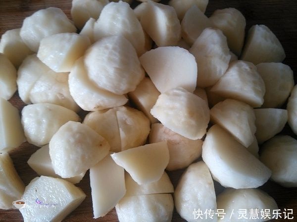  自制麻辣红|土豆从小吃到大，如此做法太好吃，拌2种香料，比肉还香