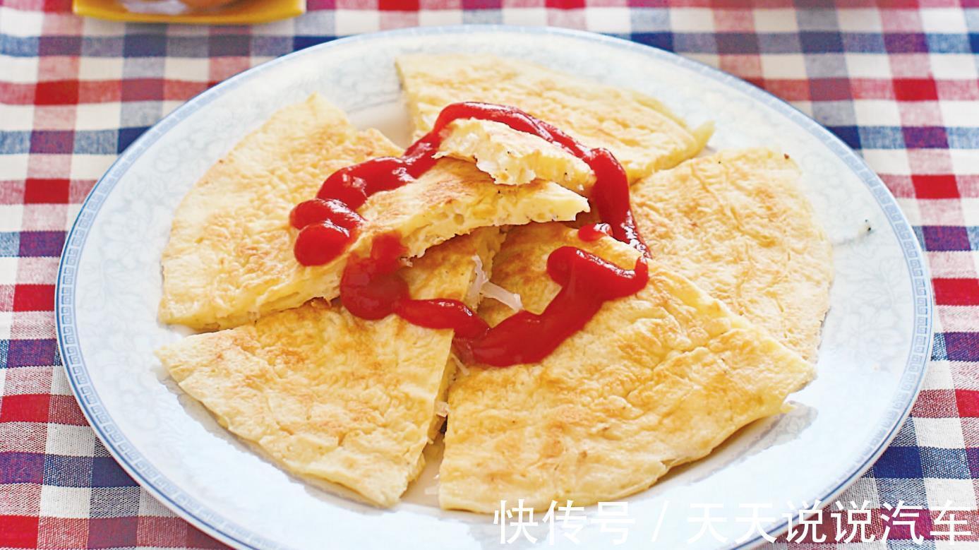 银鱼蛋饼套餐,还有蜂蜜西红柿佐餐,清清爽爽有营养