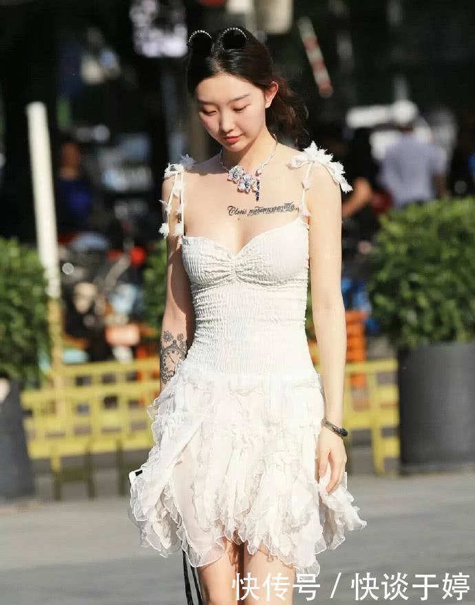 经典白沙裙配墨镜“挂头”完美公主风让人自信又美丽