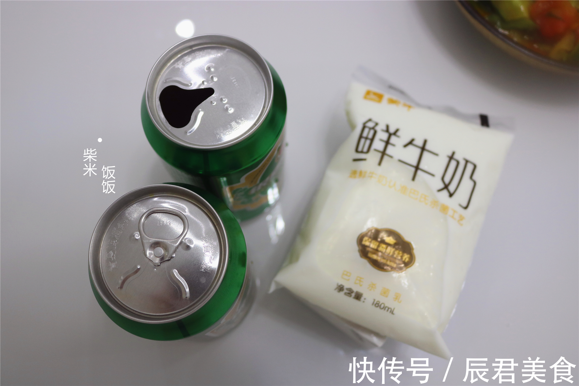 黄瓜|上班族的晚餐,就挑简单的做,2个菜配牛奶啤酒,3个人吃得香