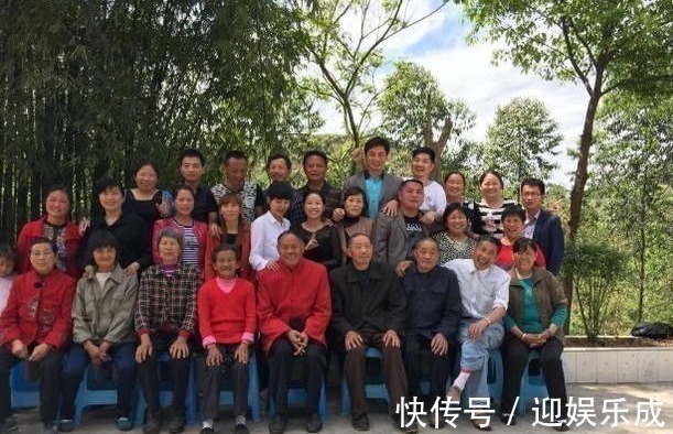 老两口|农村夫妻生6个女儿,被人嘲笑几十年,女儿长大后,又让他人羡慕