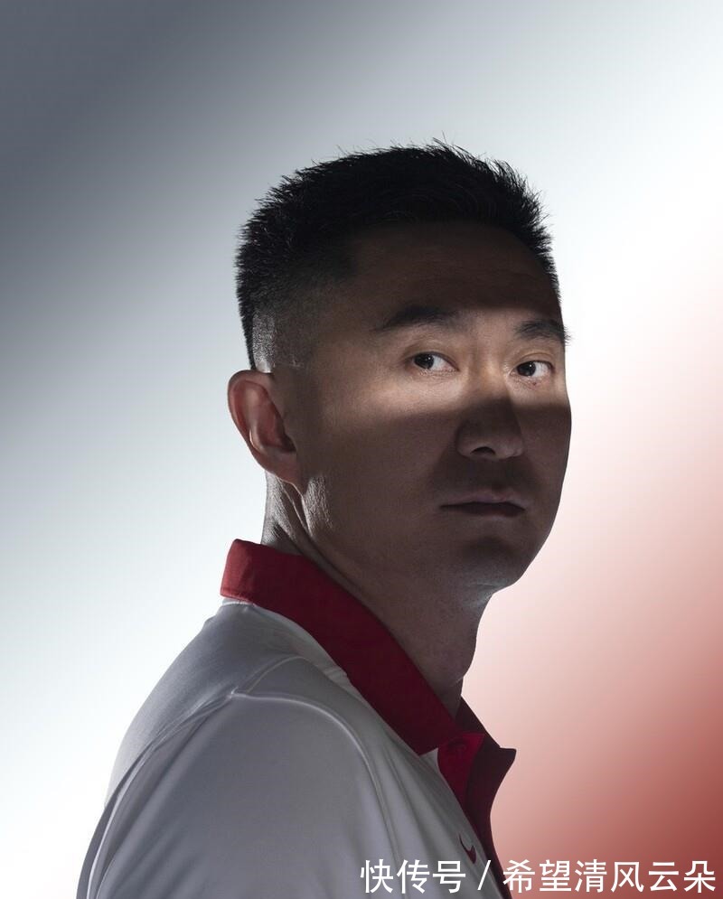 西班牙|杜锋被垫脚是不专注,垫脚不是故意的,西班牙挡拆让胡金秋很受伤