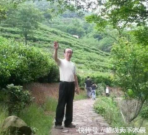 叔叔阿姨们|旅游拍照一定用得上！适合中老年人的7个拍照姿势