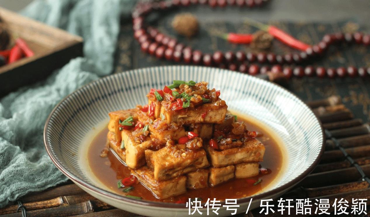 一道素菜比肉还好吃，剁椒虎皮豆腐配米饭，吃到汤都不剩