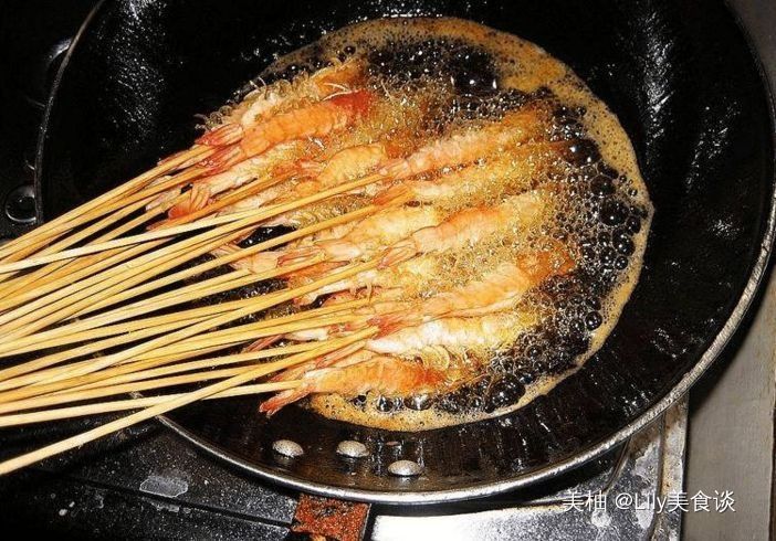 虾别再煮着吃了,我换种做法外酥里嫩,老公一口气干掉一盘,佩服