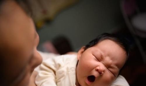 作息|宝宝作息时间乱,半夜哭?育儿专家7点之前叫醒娃