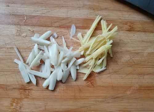 青椒炒鸡蛋很多人第一步就错了，教你几个小技巧，青椒鲜香超下饭