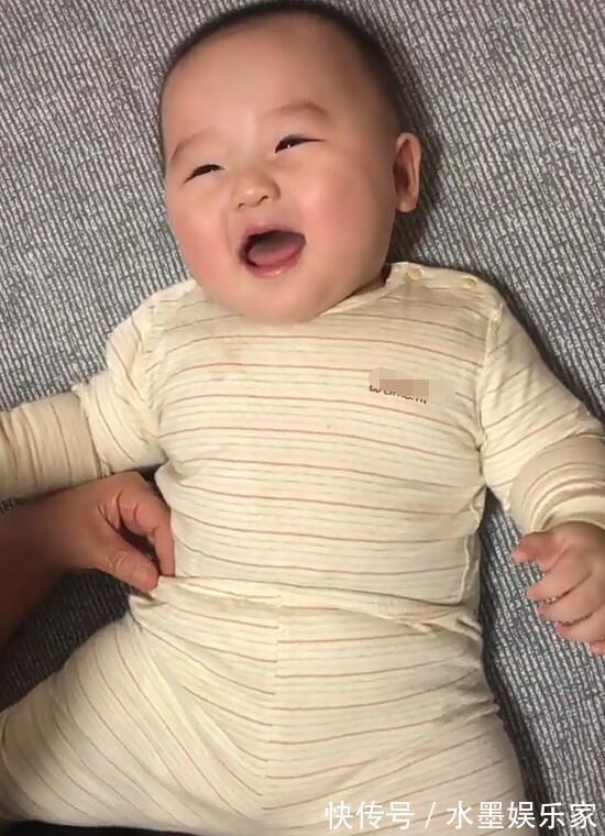 爱笑|宝宝哭是天生的笑是智商高表现宝宝三个时间笑,可能更聪明