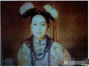 慈禧|她是咸丰最宠爱的女人，慈禧对她毕恭毕敬，突然死亡成千古之谜！