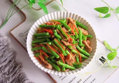 主播|3岁女童被父母喂成70斤,当成主播挣钱,网友缺德父母