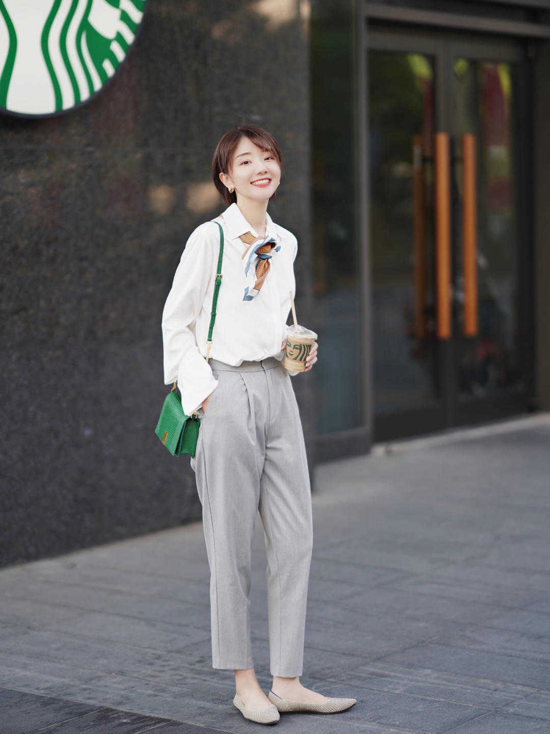 单品|夏季,衬衫是最佳的搭配单品,这样穿让你秒变成气质女神,超洋气