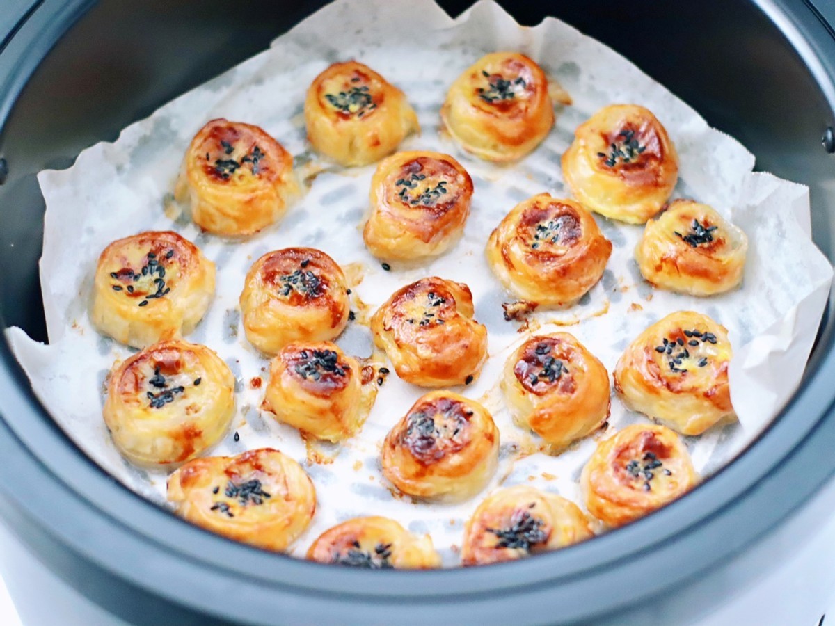 想不想吃焦香酥脆的香蕉酥想吃的话，赶紧拿出空气炸锅学着做吧！