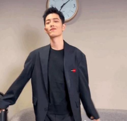 一首歌|肖战仅用一首歌的时间,登顶明星营业热度和明星话题周榜Top1!优秀!