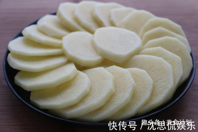 薯片|土豆做的小零食，简单2步就做好，好吃又低脂，吃一口就停不下来