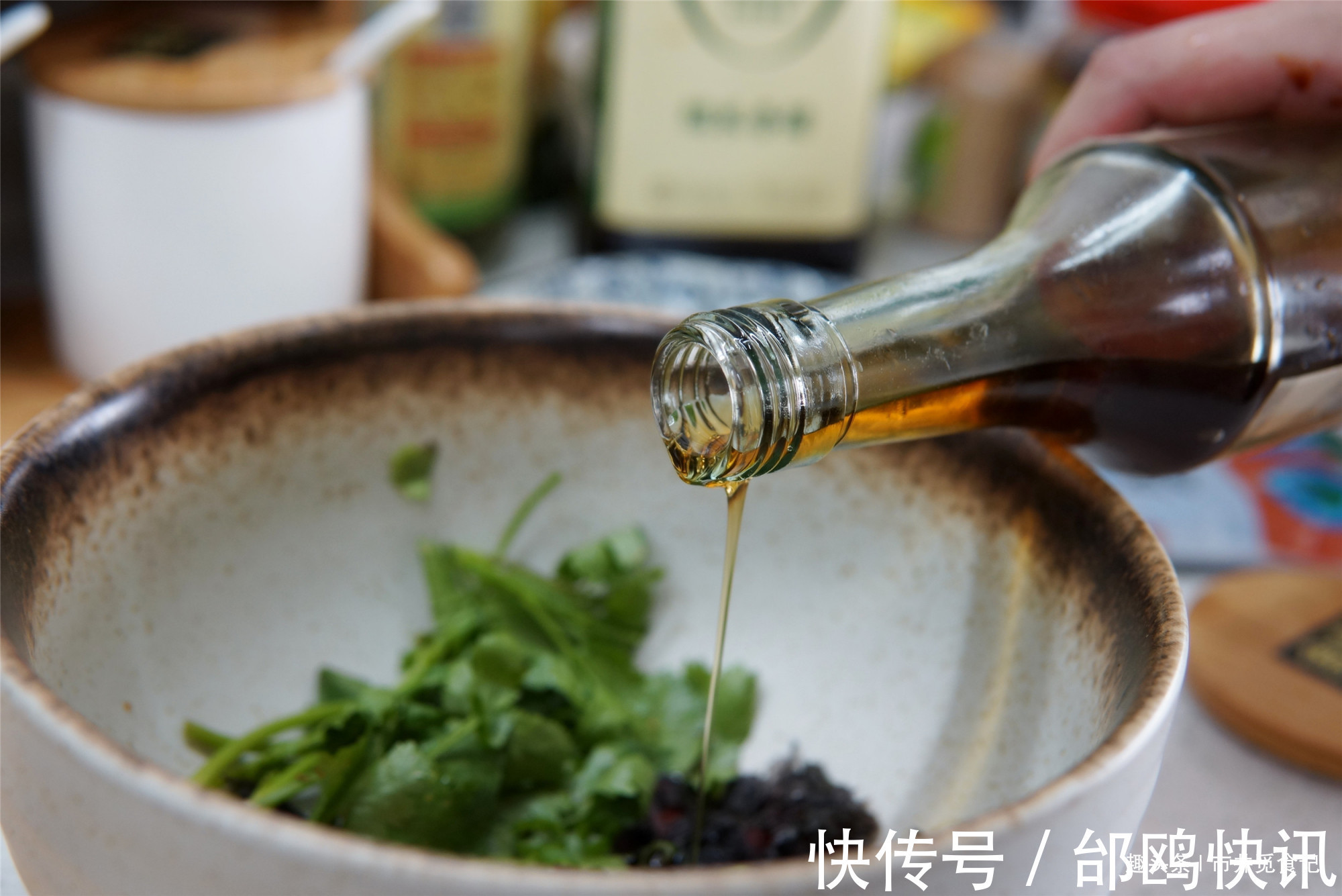 蛋花汤|做紫菜蛋花汤,紫菜下锅煮可不行,不少人会做错,难怪不鲜不好喝