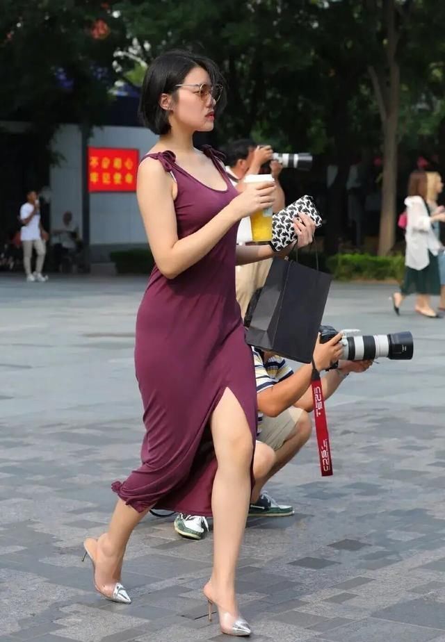 腿粗别指望打底裤了，连衣裙显瘦又包容，难道不更“香”吗