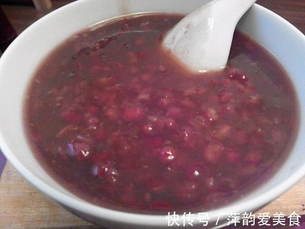 孕妇们|怀孕的女性可以常吃4种食物,能帮助宝宝脑部生长,还能消除水肿