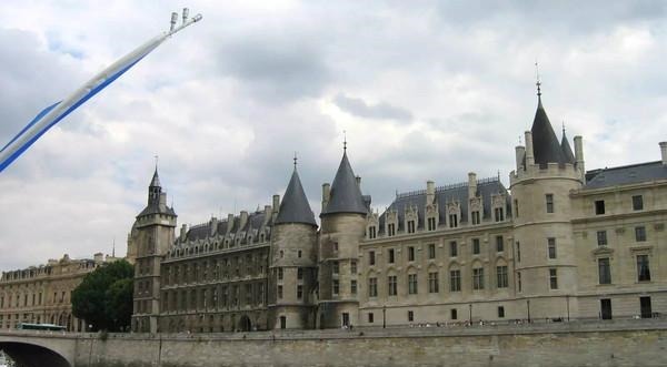 思想|《一个知识分子的政治理想》法国大革命思想提供者与现实祭祀品