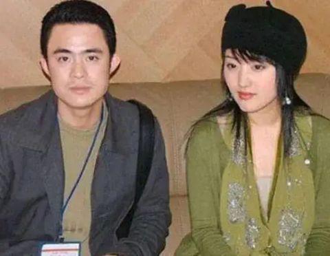 单亲、离婚、困境，《逆光》唱哭背后，那英胡静杨钰莹张柏芝王鸥的坎坷人生