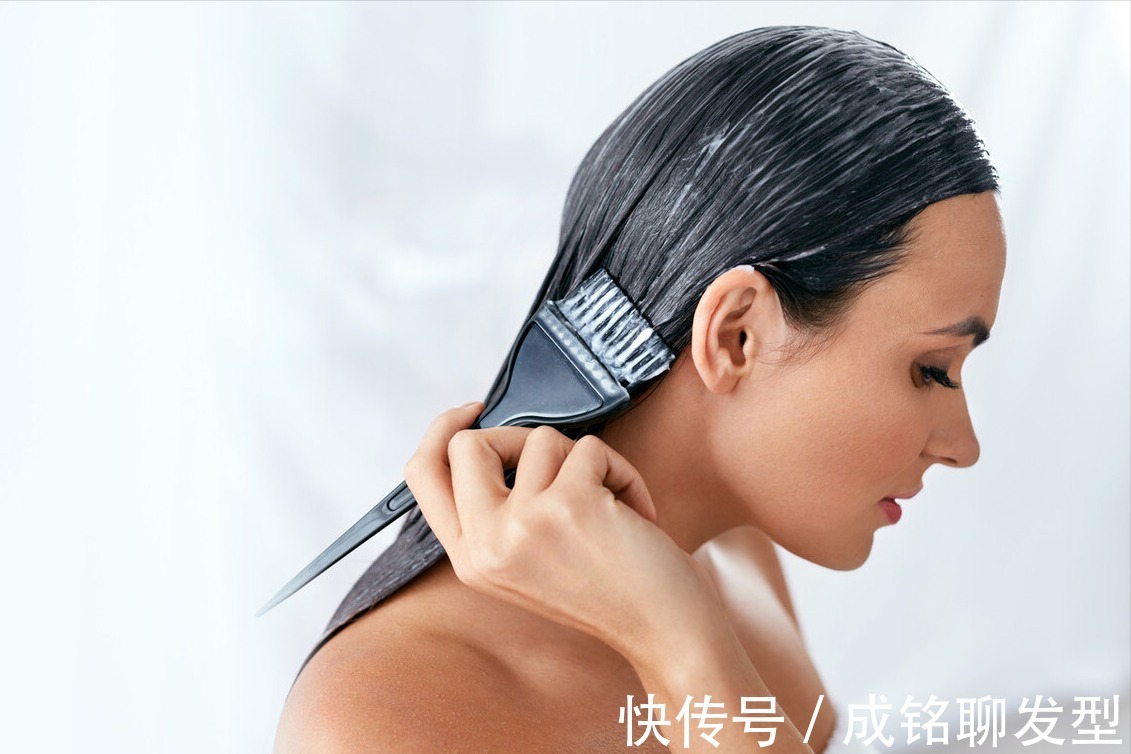 烫发 “拉直”和“烫卷”哪种对头发伤害大?区别不在烫法,技术是重点