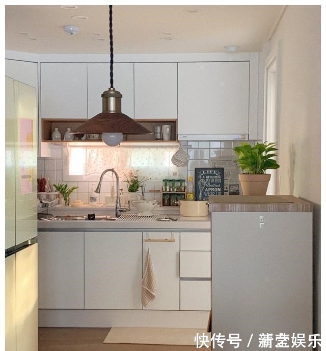 白色系|她家玄关太好看了,一进门就被美到,喜欢这样务实不花哨的装修!