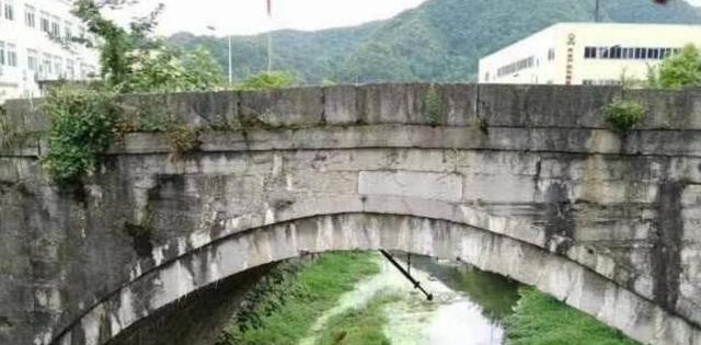 桥下|古代通常会在桥下悬挂古剑,有什么讲究不怕被偷吗