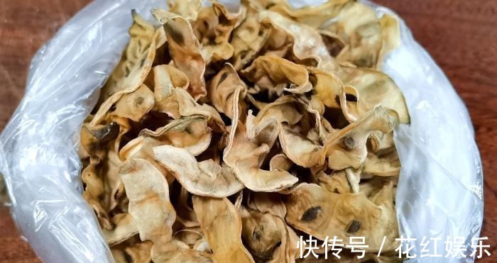 秋天,遇到此菜我从不手软,一次买10斤,晒干囤起来,冬天吃真香