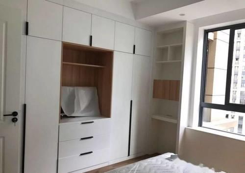 收纳|老公在厕所门口打个柜子，超实用，跟卧室一起，能装下“全世界”