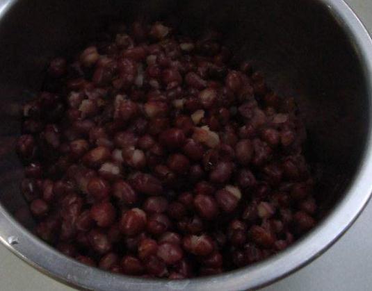 月季养家中,“一点”不能忘,花苞一冒几十朵,花开数不清