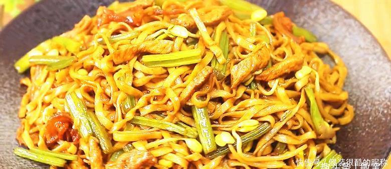 河南蒸面条好吃有窍门，详细步骤教给你，好看又好吃，太香了