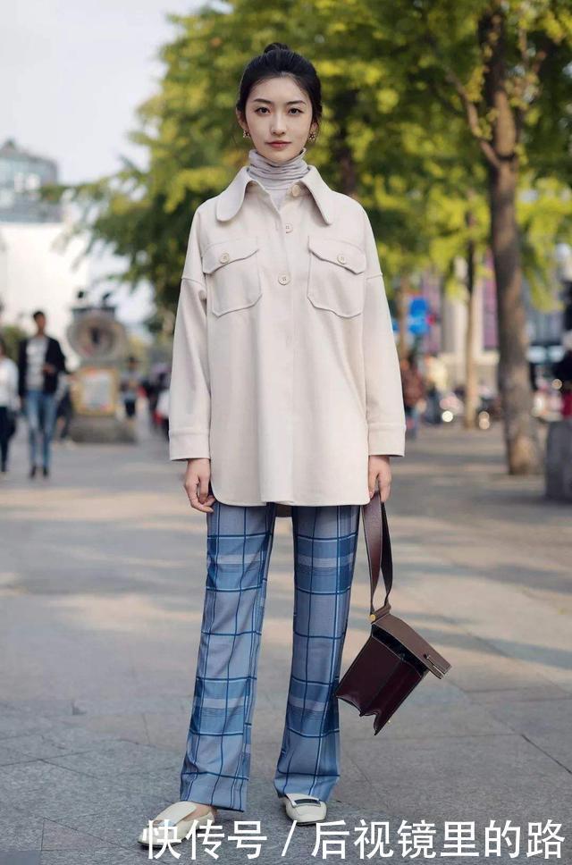 穿烂|还在穿烂大街的牛仔裤早过时了,今年更流行“阔腿渣渣裤”