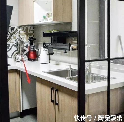 收纳|家庭主妇地柜不要全部打满,空一格更实用,后悔我家装太早了!